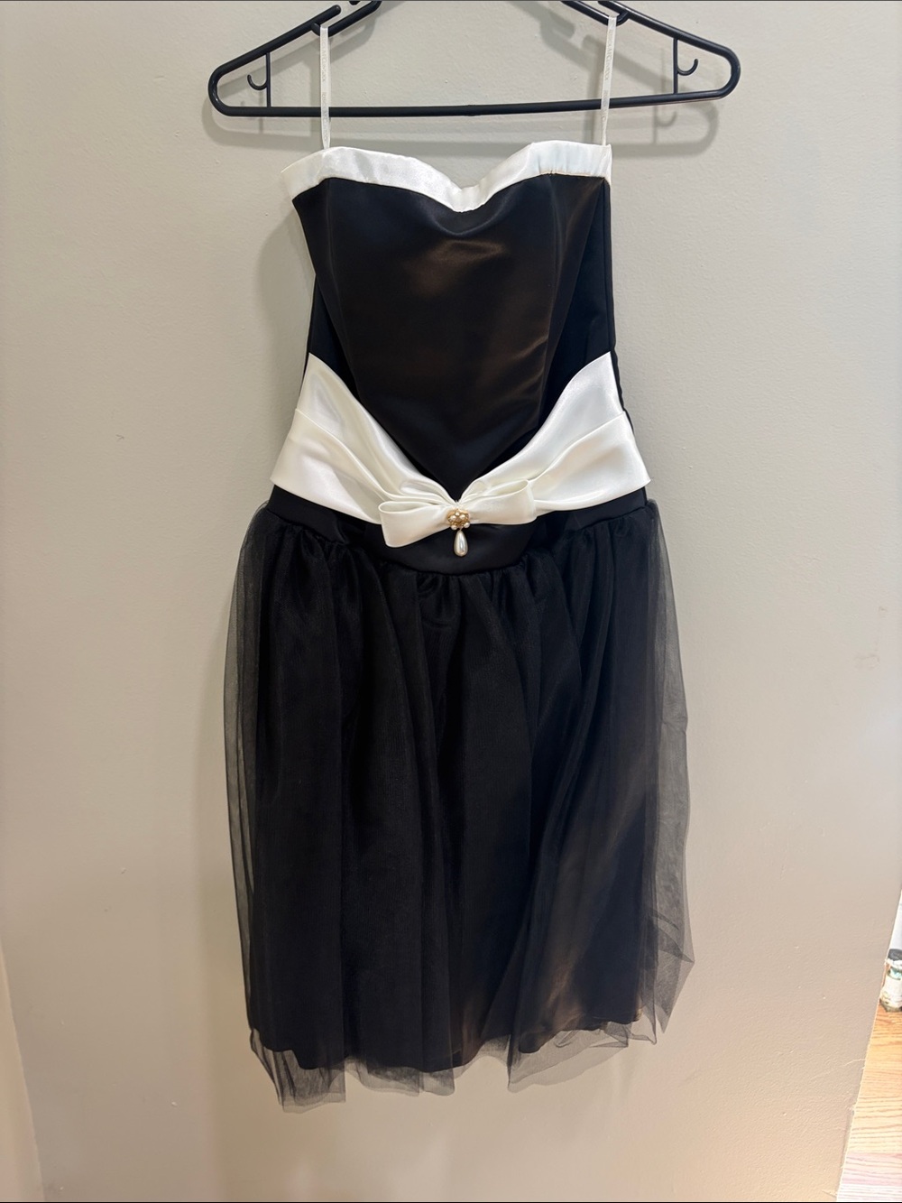 Jessica McClintock Black and White Strapless Tulle Midi Dress with Bow